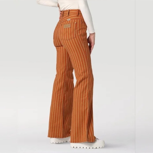 Wrangler Wanderer 622 High Rise Flare Jeans - Picture 2 of 4